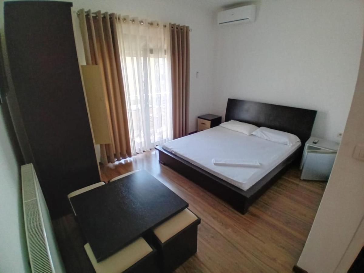 Hotel Yjet *